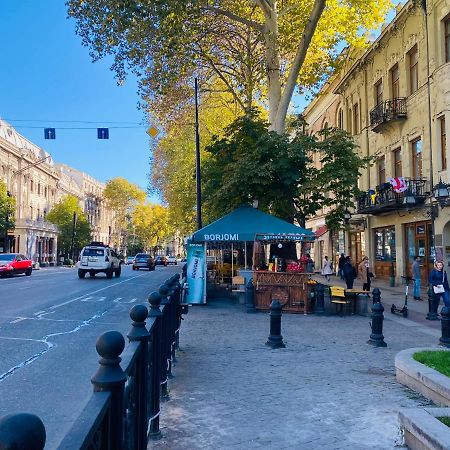 Luky Apartment On Rustaveli Ave. Tbilisi Exterior foto