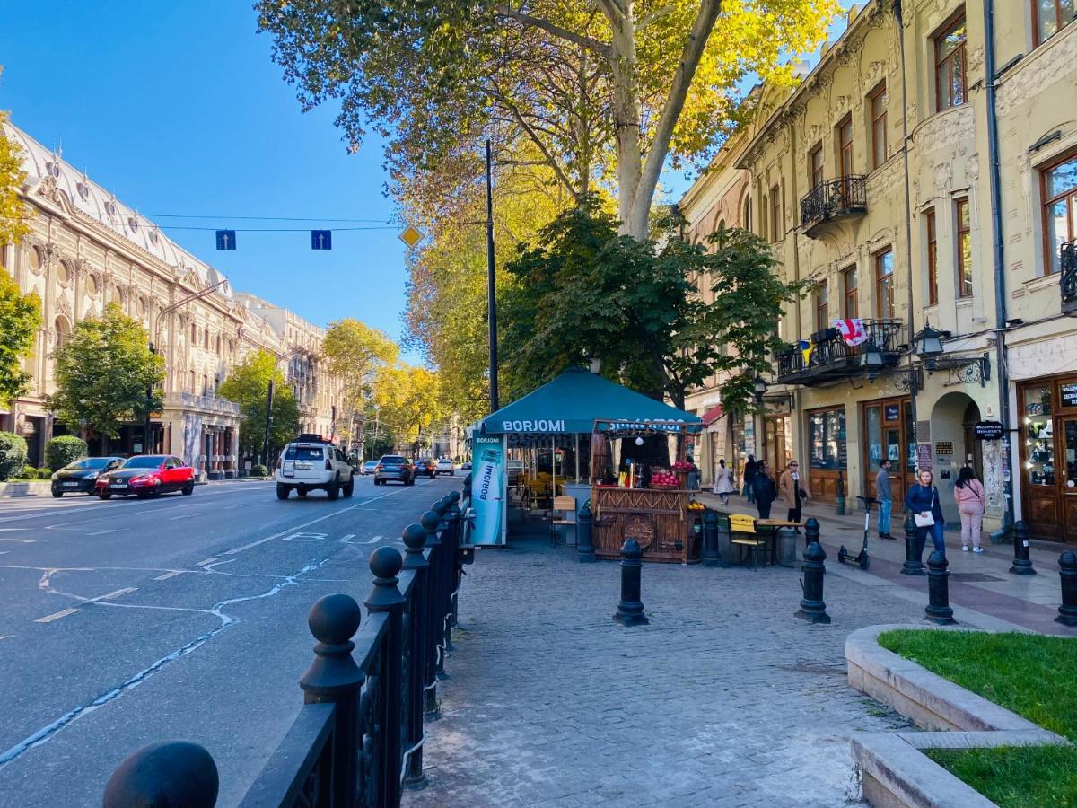 Luky Apartment On Rustaveli Ave. Tbilisi Exterior foto